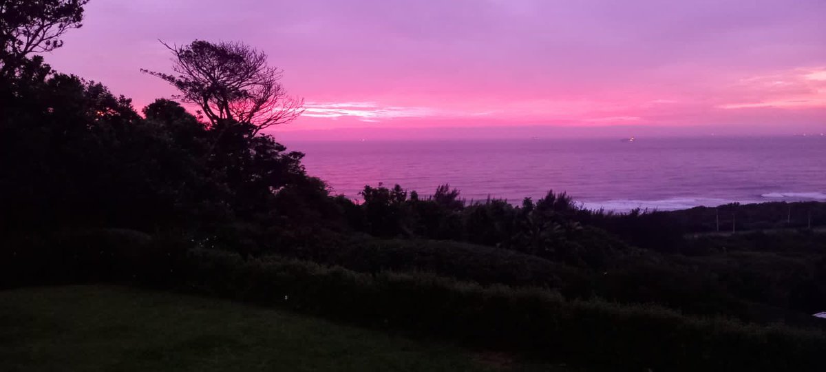 InsideEdgeDMC's tweet image. Super sunrise over the ocean Africa is so incredible. @curateDurban @TourismKZN @SA_Welcome