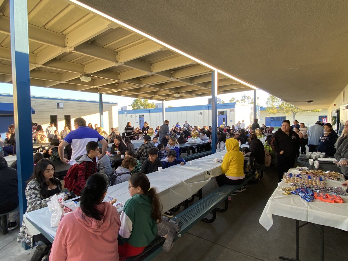 JoshRegerAP's tweet image. Awesome Turnout for our Pastries with Parents this morning at Marshall! Thanks to our Amazing PTO for hosting!!