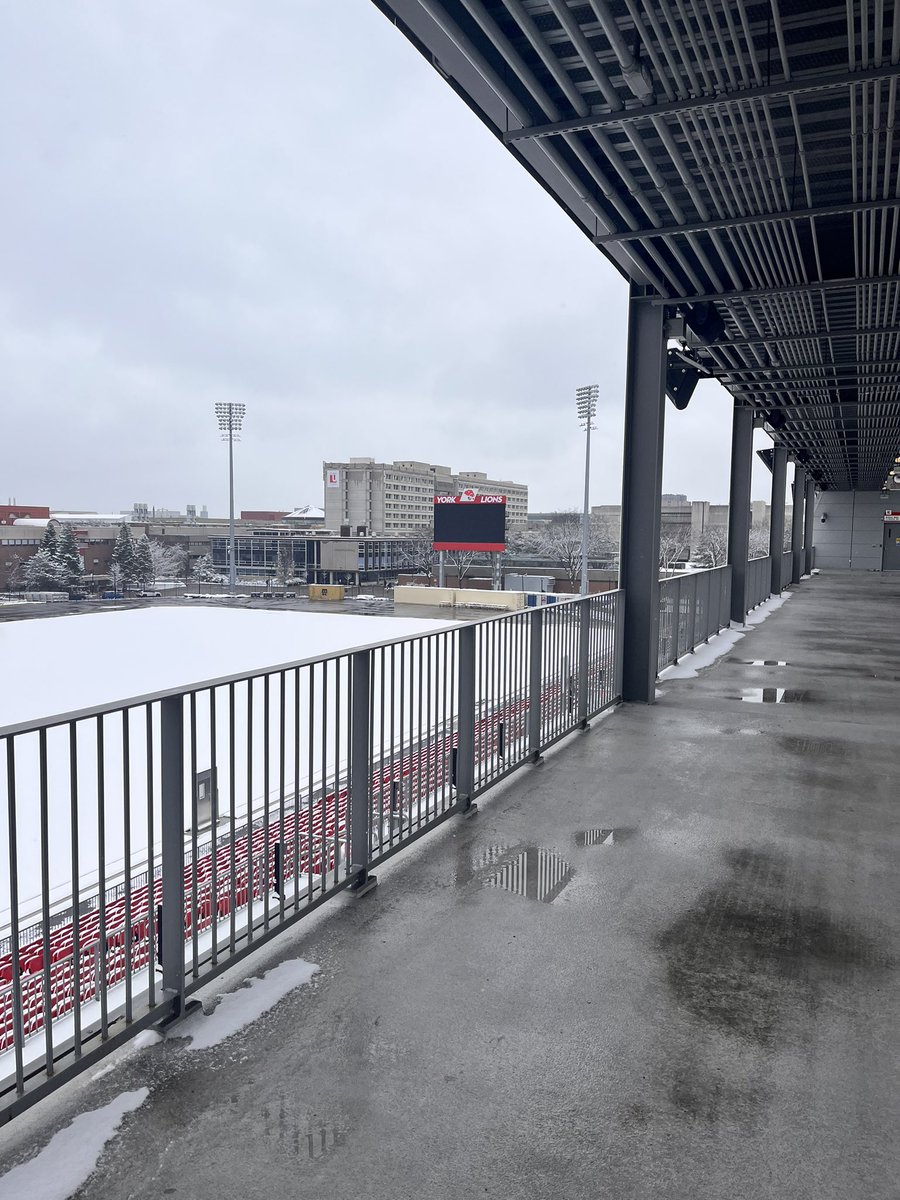 I’d like to take the time to thank <a href="/YULionsFootball/">York Lions Football</a> as well as <a href="/coachokpro/">Sammy Okpro</a> &amp; <a href="/SnapChap94/">Mack Chapman🦁</a> for having me on a visit today!! Had a good time touring the campus and learning more about York football