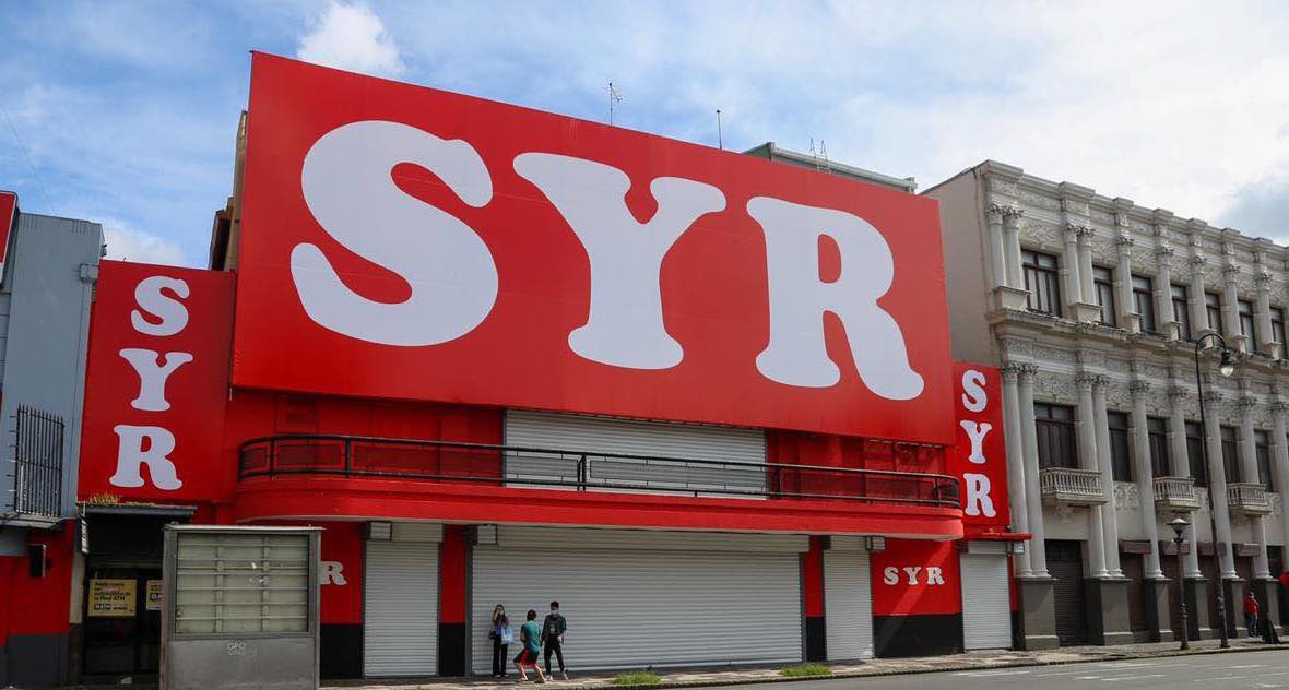 Ni empresas, ni empresarios “a-syr”. Yo no quiero un país que soporte este tipo de comercios y comerciantes. Esto es ABSOLUTAMENTE intolerable #VaJalando