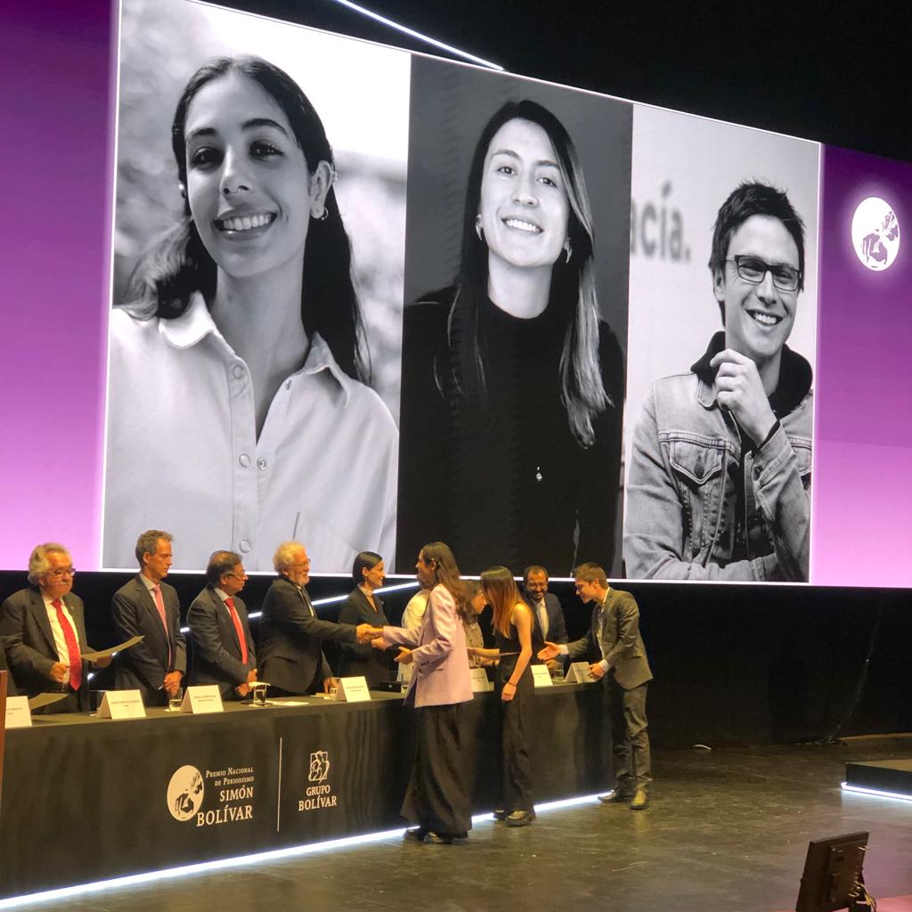 Carlos Hernández <a href="/chernandezoso/">Carlos Hernández Osorio</a>, Marcela Becerra <a href="/cmarcelabecerra/">Marcela</a>, Laura Martín @LauraMartinFl | Reconocimiento del Jurado Periodismo Investigativo - Video #PNPSB_47 | La Silla Vacía <a href="/lasillavacia/">La Silla Vacía</a>