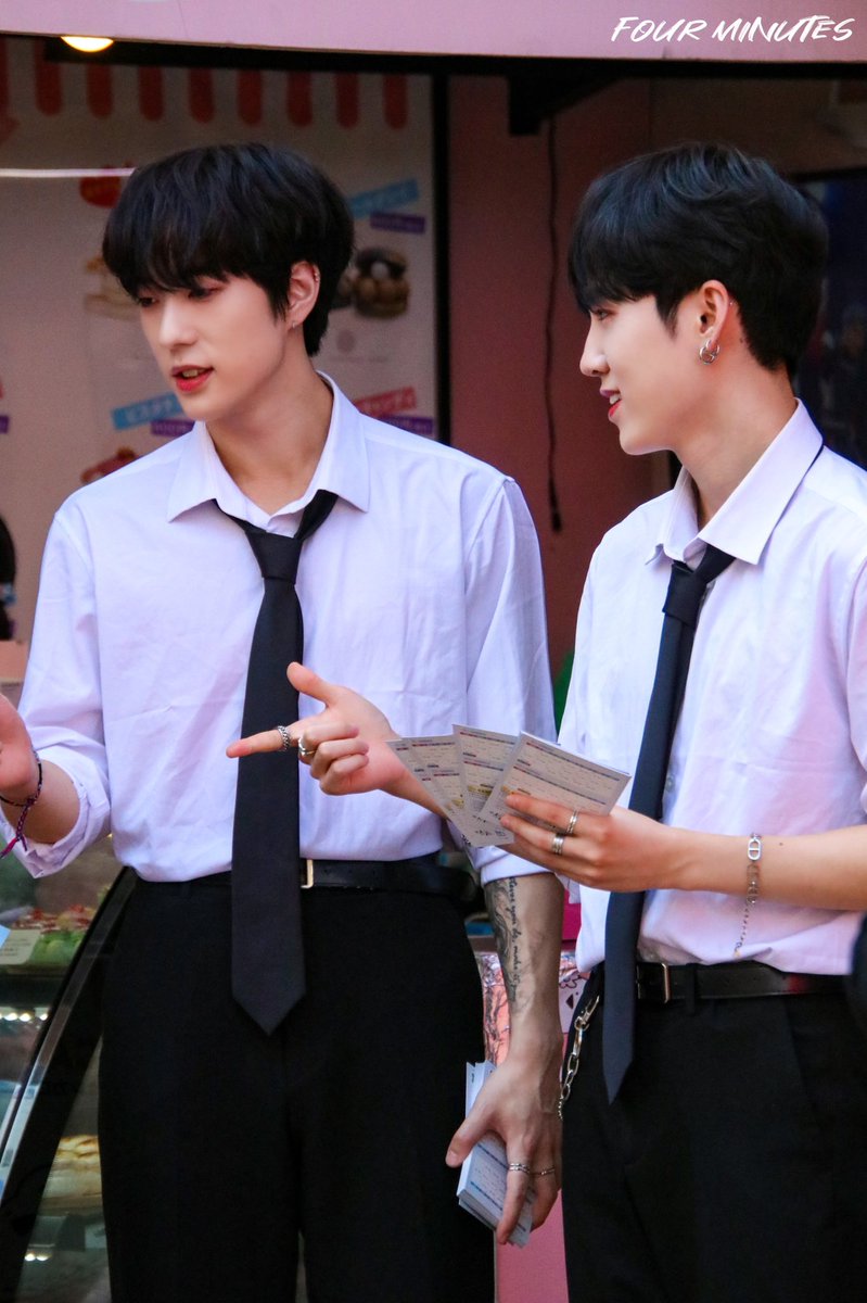 Four__Minutes's tweet photo. 221001:)
#λΈλλ 벨 #BLACK_LEVEL #μν
#YOUNGHOON #μ μ° #ZE_U https://t.co/WmP4jJ3Wox