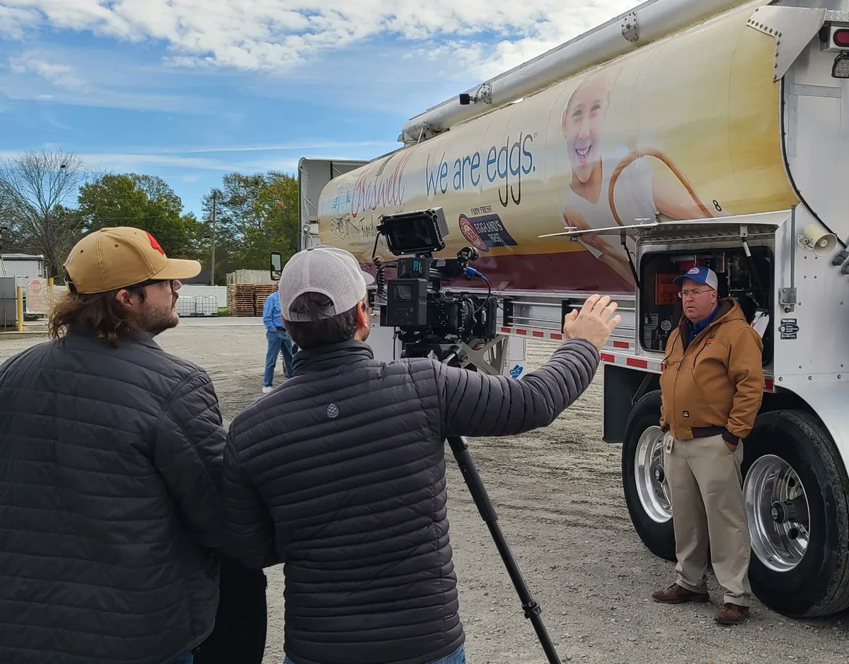WalingaInc's tweet photo. What a great day to be out in North Carolina shooting video!  Thx again to Steven and Fred at @braswellfamilyfarms and the team at @chair8media Can't wait to see the final production! #walinga #onelegendarytrailer #valuebeyondtheproduct #FeedLok https://t.co/MYkVxx2BDK