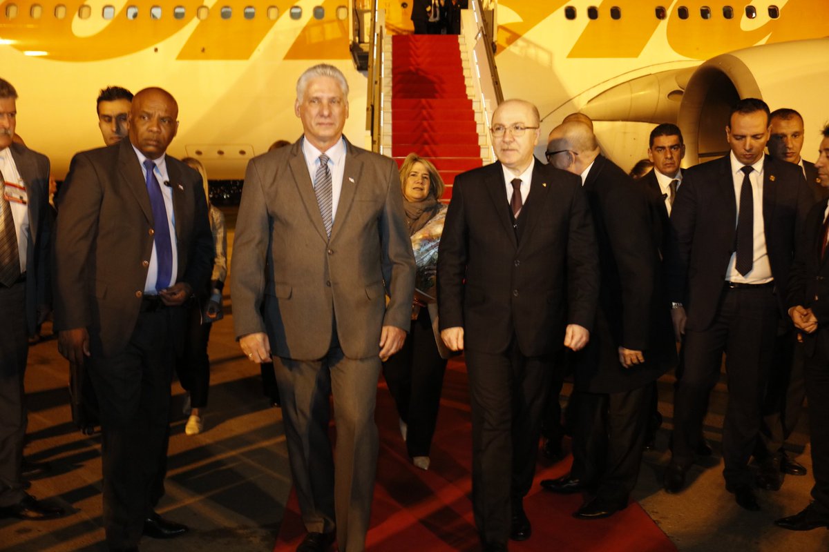 DiazCanelB's tweet photo. Con el primer ministro de #Argelia, Aïmene Benabderrahmane, a quien agradecemos cálida bienvenida a Argel, en la noche de este miércoles.
Celebramos 60 años de relaciones diplomáticas y de  hermandad entre nuestros gobiernos y pueblos 🇩🇿🇨🇺. https://t.co/HSajAIRoOQ