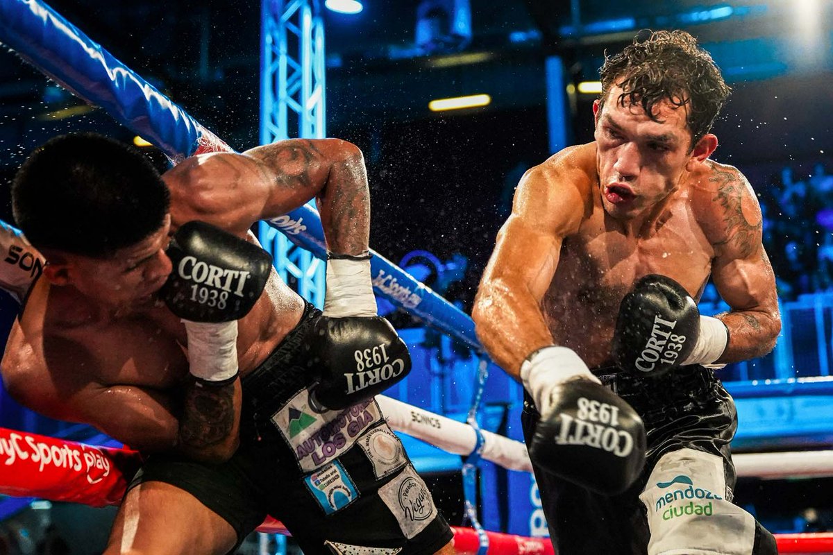 🥊AGUSTÍN QUINTANA VS. JUAN CARRASCO

🚨 Tremenda pelea que se anuncia para el 30/12 en la Fecha <a href="/FABoxArg/">Fed. Arg. de Box</a> en el <a href="/CasinoBsAs/">Casino Buenos Aires</a> entre dos de los mejores ligeros del país.
Será televisada por <a href="/TyCSports/">TyC Sports</a> <a href="/TyCSportsPlay/">TyC Sports Play</a>.

¿POR QUIÉN VAN?

Yo tengo mi favorito, aunque es una dura pelea.