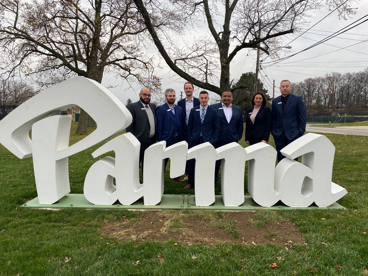 AshleyWasie's tweet photo. When the Consumer team gives you a camera, tells you to take pictures and you’re right across the street from this sign! 📸🏦
#hardtoresist #parma #iworkforbofa #grandopening #photoopp https://t.co/RDmfnGbDjO
