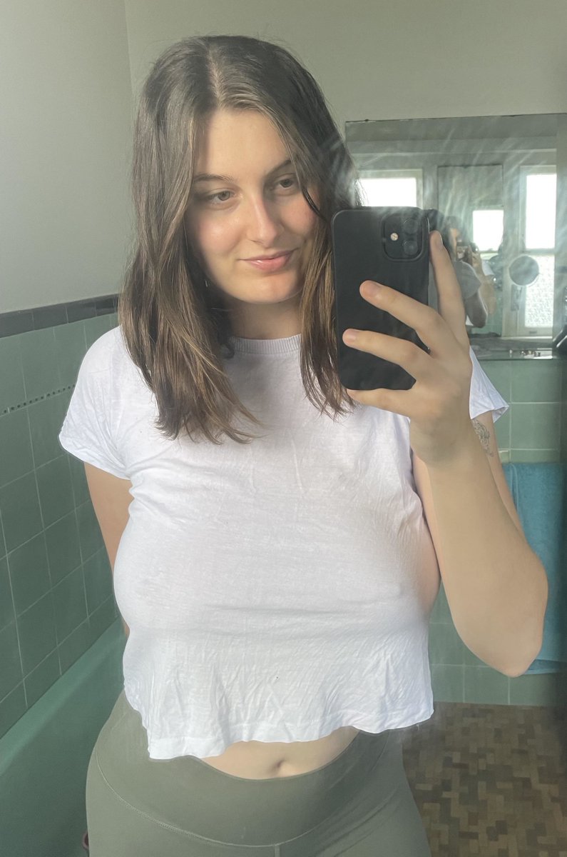 momsgonewild2's tweet image. Is my outfit good enough for a coffee date?