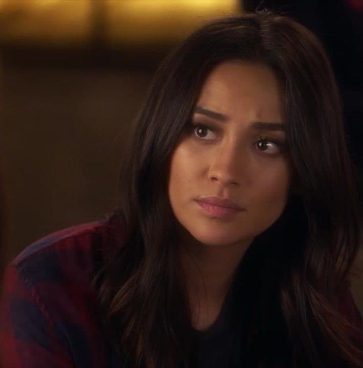 pllfanshh1's tweet photo. personajes que volvieron con su ex: https://t.co/y9KiApByrx