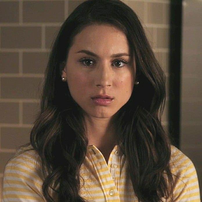 pllfanshh1's tweet photo. personajes que volvieron con su ex: https://t.co/y9KiApByrx