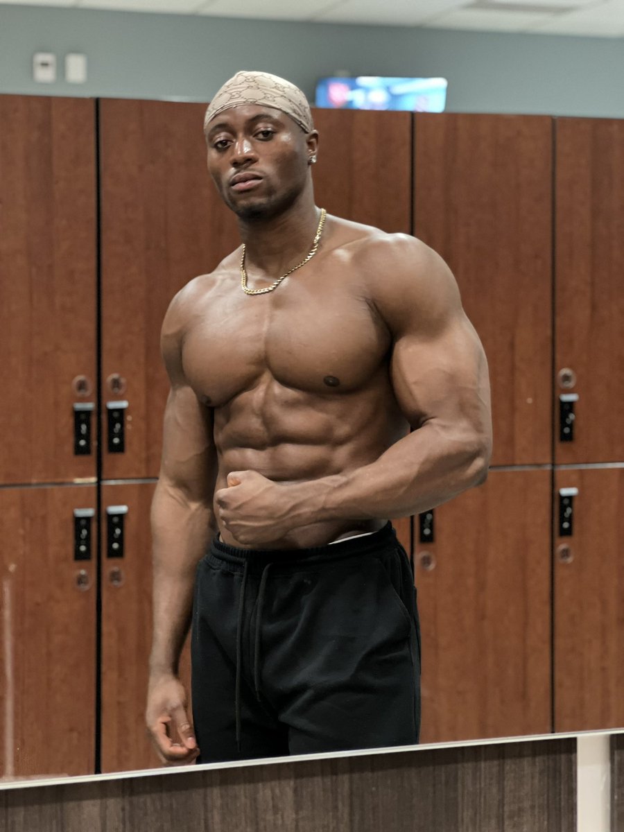 Vassia69 on Twitter: "late night gym sesh"