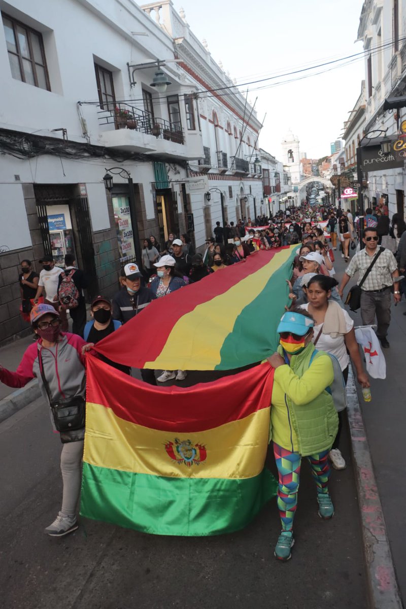Una marcha de instituciones y plataformas exigió este miércoles en #Sucre que el #Censo se realice en 2023 y poner fin al centralismo. Fotos: CORREO DEL SUR