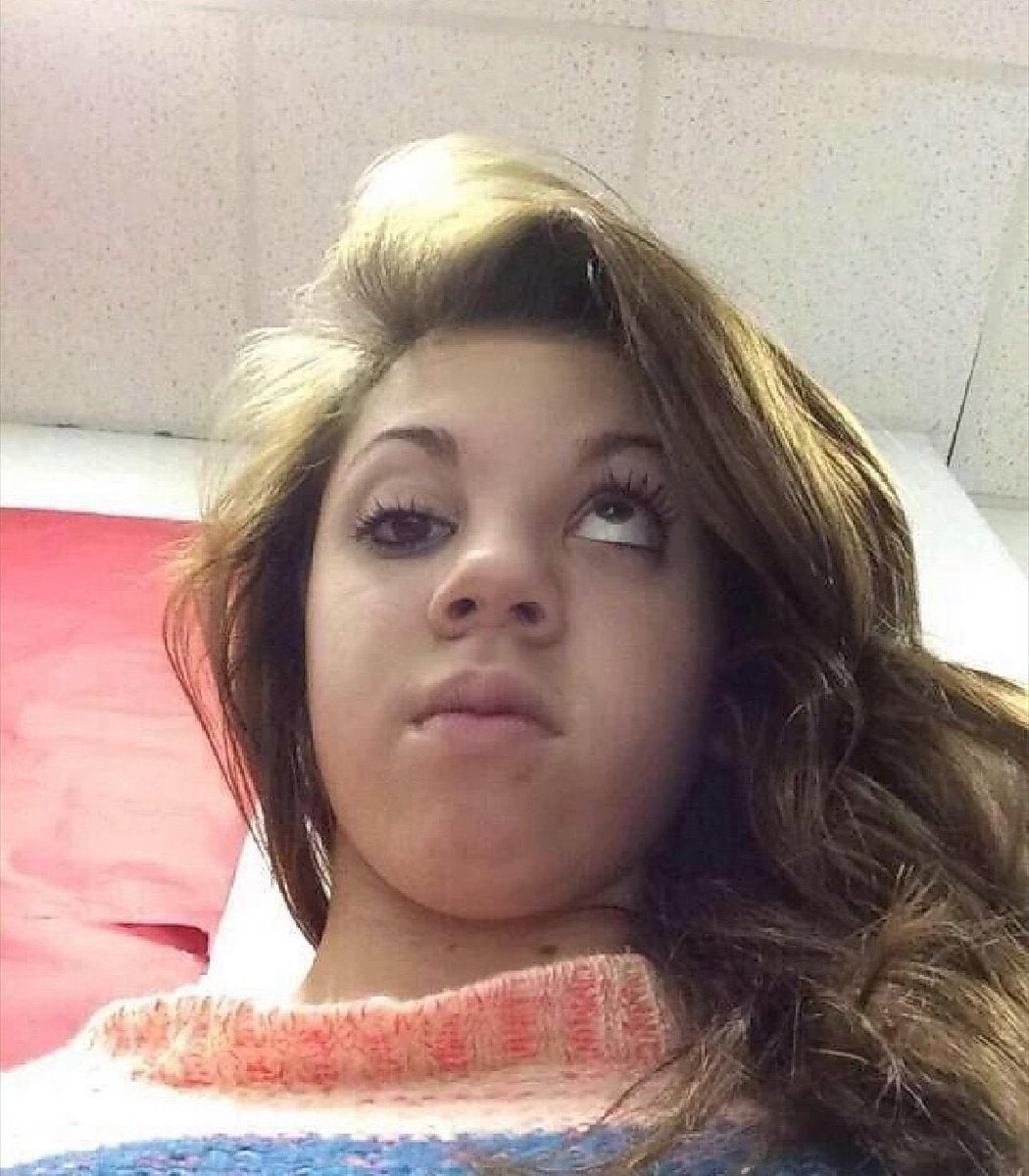 cfdmedina's tweet photo. Yo Viendo el miss venezuela 2022 y tuiteando al mismo tiempo #MissVenezuela2022 https://t.co/uvfnJ77KeD