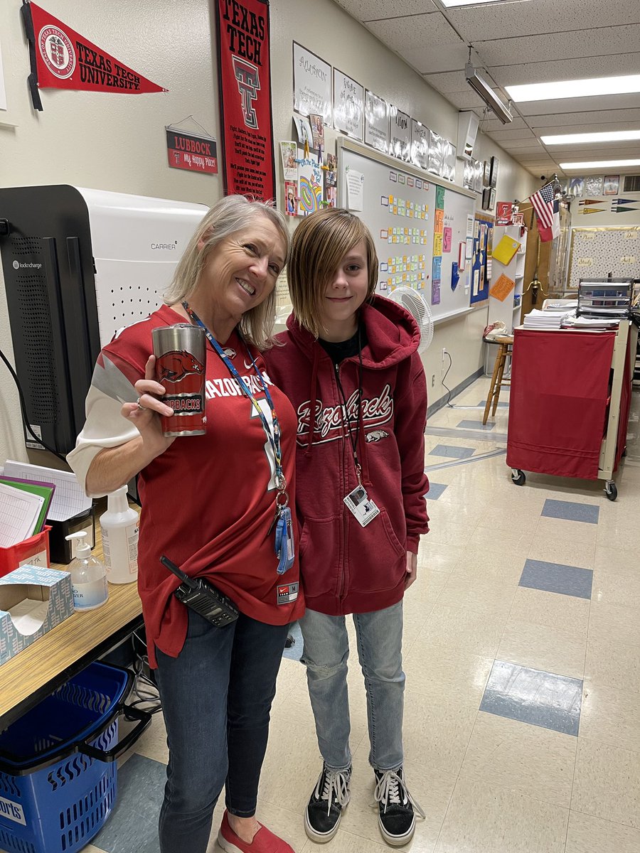 These two Razorback fans were #Twinning today at the Raider Nation! #WPS #BISDShines #WeAreBirdvilleISD  <a href="/RazorbackFB/">Arkansas Razorback Football</a> #collegeshirtday #smsraidernation