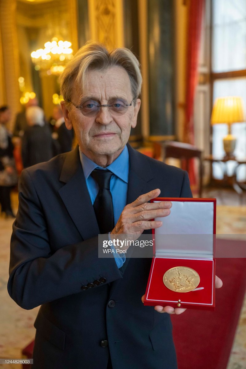 🌻Sarahsecret on Twitter "Queen Camilla presented The Queen Elizabeth(02)