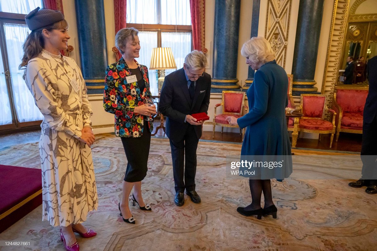 🌻Sarahsecret on Twitter "Queen Camilla presented The Queen Elizabeth