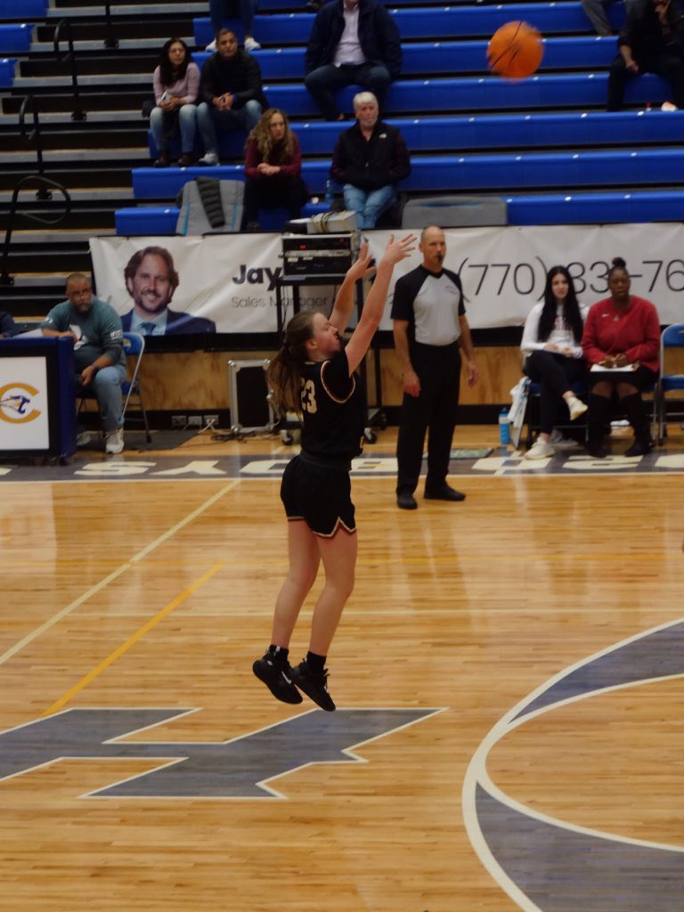 Played my first HS game! Got the dub and starting as a Freshman 💪
Thank you <a href="/jcgladiatorsWBB/">Kirk Call</a> for the opportunity! 
15 pts, 3 rbs, 1 ast, 2 stl, 2 blk
Come check out highlights ➡️ 
hudl.com/v/2JrG2U
hudl.com/v/2JrGuX