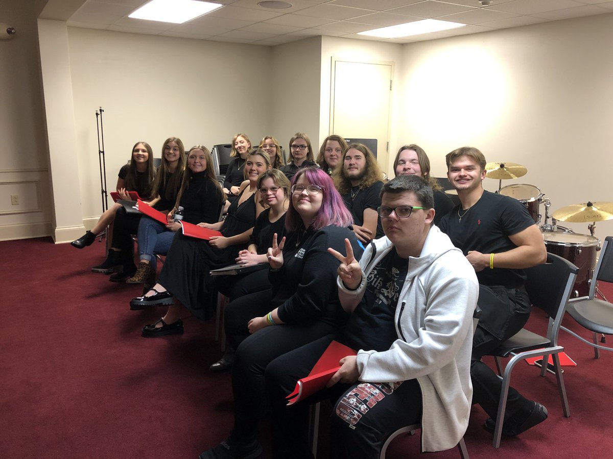 Myram82's tweet photo. LCHS choir, directed by Annie Johnson, performed beautifully tonight! @All_in_LC https://t.co/sZXeebg0tH