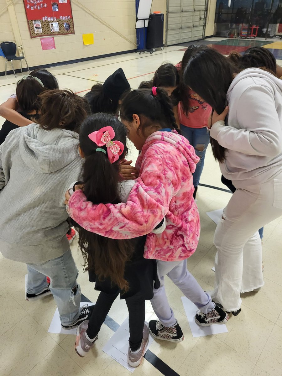 Girls on the Run learning about Teamwork! The girls had to work as a team to complete a task, and they did an AWESOME job! 🏃‍♀️ @NISDCable @GOTRBC @RootEdSA @Dpin1967 @galindo_lann