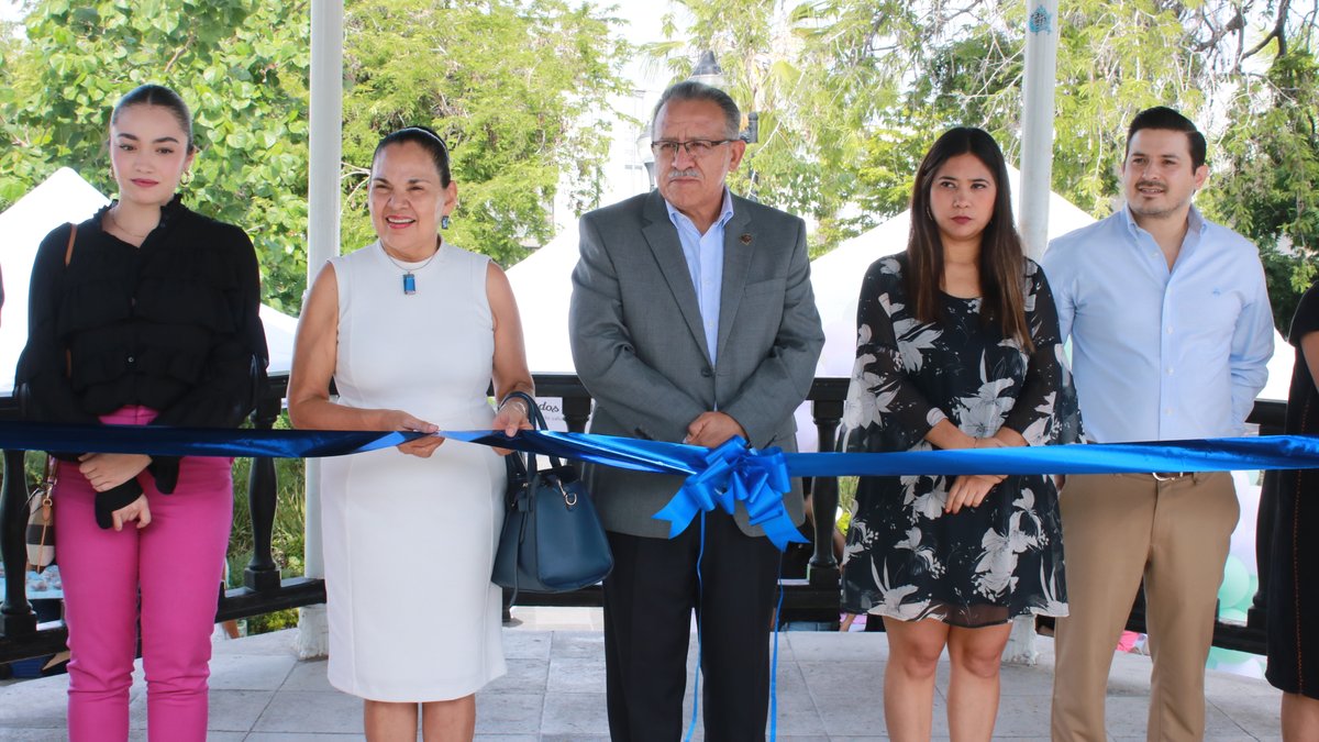 UABCSoficial's tweet photo. 📸Este día tuvo lugar en el Jardín Velazco una edición más de #ExpoIdeas💡, donde estudiantes del Departamento Académico de Economía exponen proyectos de negocio y emprendimiento📉🛍️🧁👢 que realizan como parte de su formación académica🧑‍💼 https://t.co/GCxWGobCGs