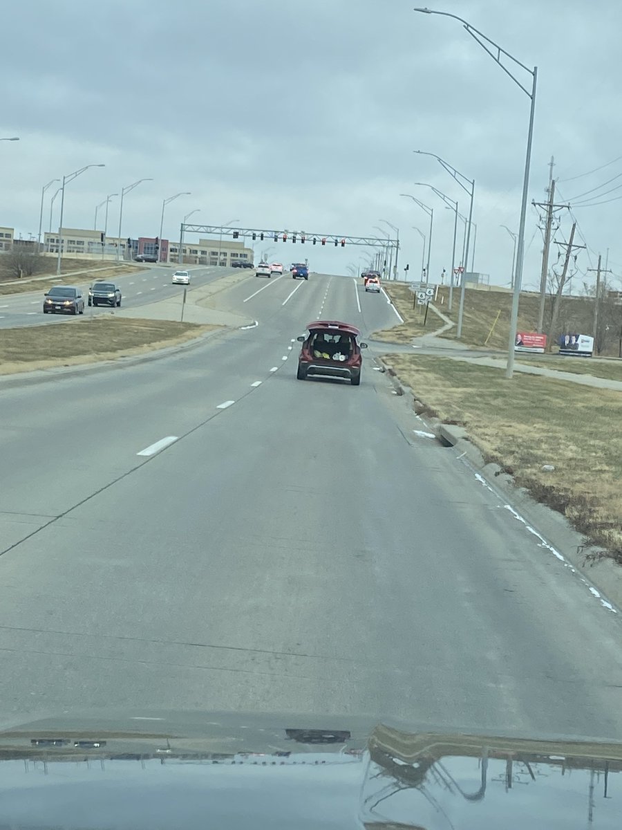 MatthewLieber's tweet photo. Hey @omaha_scanner I think we have a trunk latch bandit at village point. Same intersection 12 hrs apart on 180th south of dodge. Watch your trunk latches folks. https://t.co/ICU6jRKjGY