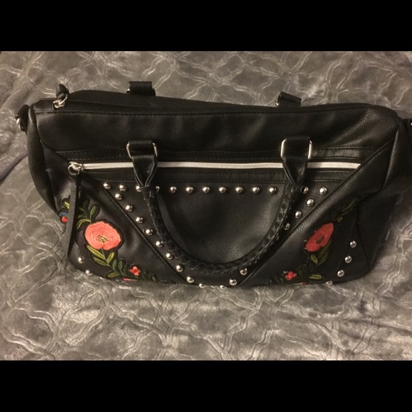 JFabulousPlus's tweet photo. So good I had to share! Check out all the items I'm loving on @Poshmarkapp from @KathyJ95137219 #poshmark #fashion #style #shopmycloset #rareform #torrid #diaco: https://t.co/ZRaIUMZsGZ https://t.co/jCKMUic00B
