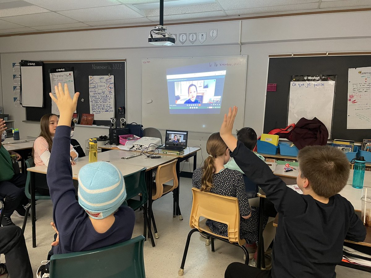 mmestairs's tweet photo. The students in EF5/6 had a video call with Dr. Nguyen, a urologist from Hamilton. We learned all about kidney stones and kidney transplants. We even saw a picture of some real kidney stones! 👩🏻‍⚕️🩺 https://t.co/iNHwpfNQFm
