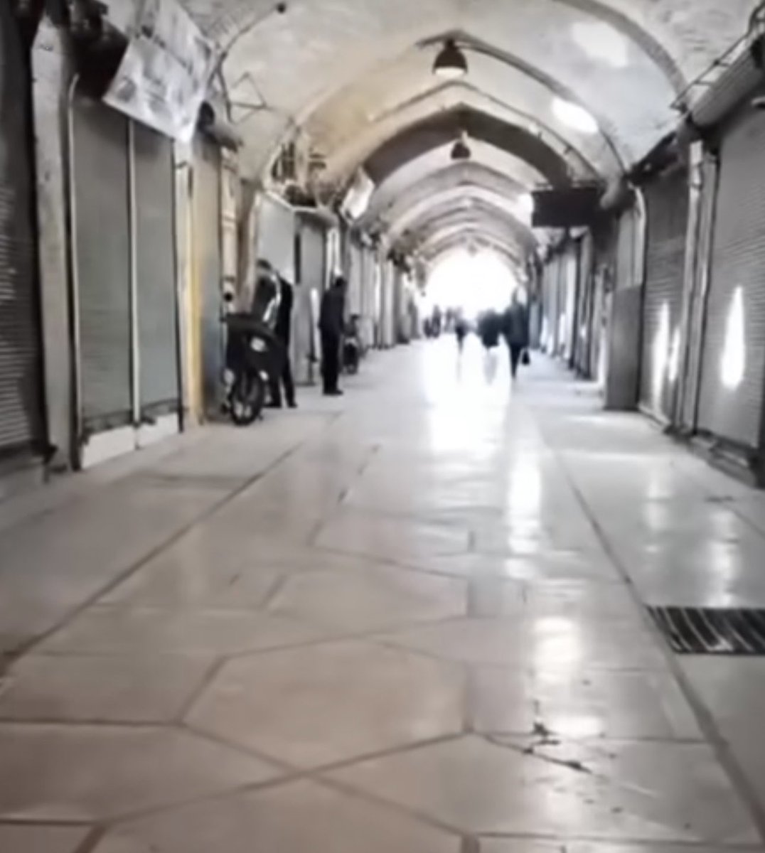 persianpurpose's tweet photo. Iranian merchants at Bazaar of Arak on their 2nd day of strike. They are protesting the third anniversary of the massacre, #bloodynovember, when the govt killed 3,000 innocent people.

For reference, this is what it normally looks like. 

#IranRevolution #Iran https://t.co/Dv75uqdka2
