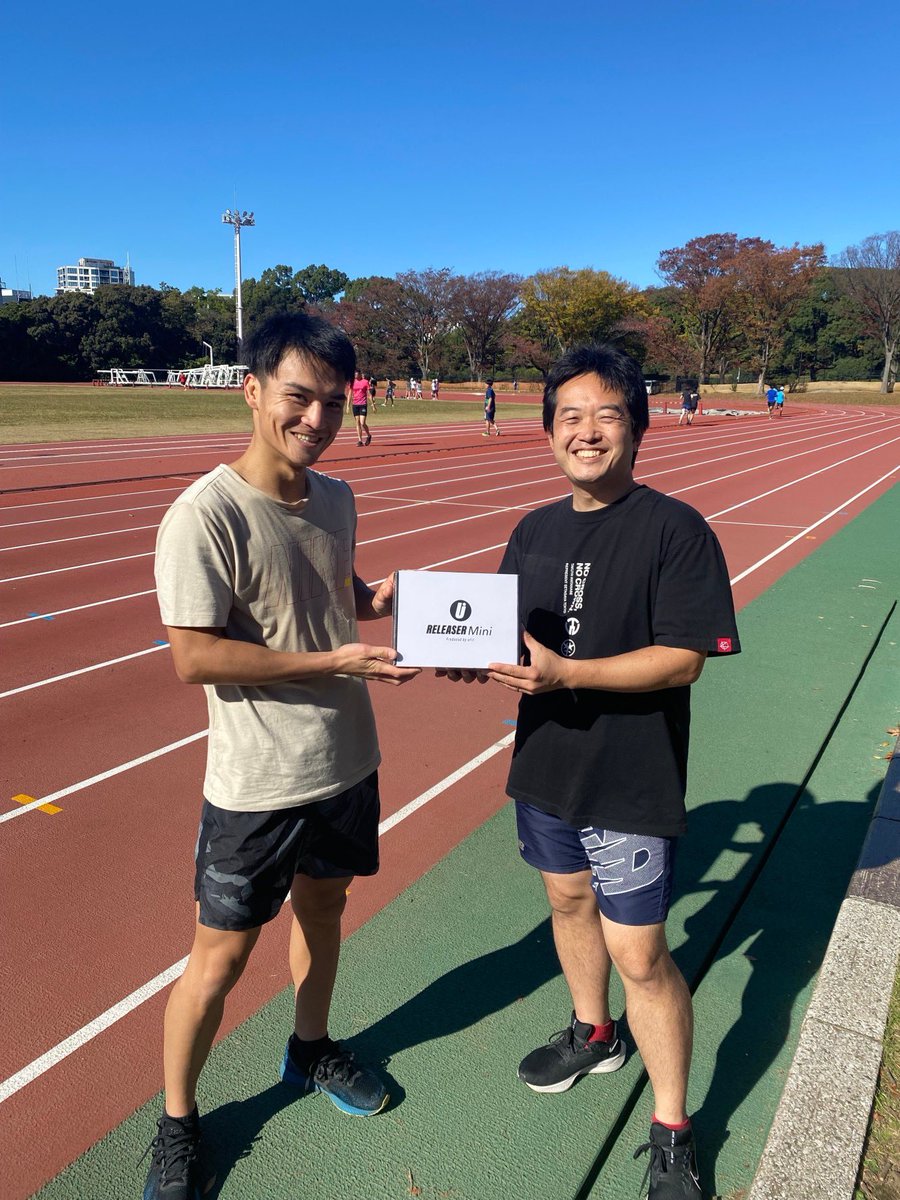 2bpUz's tweet photo. @ufit_official_ さんからマッサージガンを頂きました！
めっちゃ小さいし、パワーもあるから使いやすい！！
練習前に使えばパフォーマンスアップ、練習後は疲労回復効果がかなある。
青物ジギングの後の腕の疲労にもいいね🐟

#uniFit
#uniFitRELEASERMini
#筋膜リリースガン
#マッサージガン
＃釣り https://t.co/vc5g3CEndu
