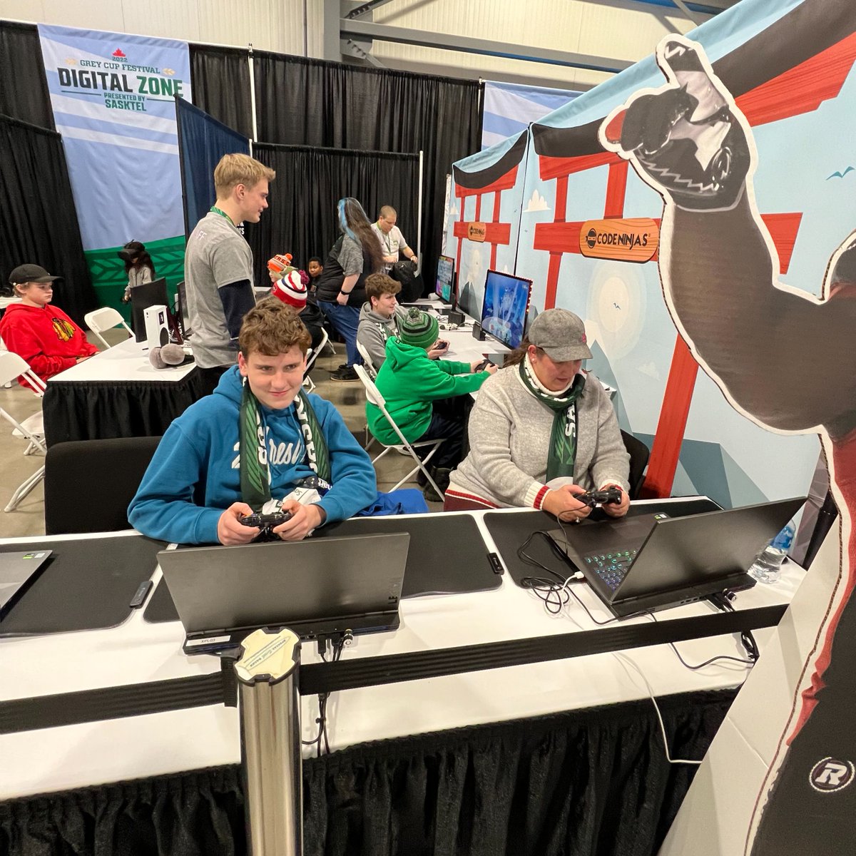 GreyCupFestival's tweet photo. Kick the fun into high gear! ⚙️

The Digital Zone at Mosaic Village is designed to unite families, fans and tech gurus alike, in a cybernated showcase of sports experiences and interactive technology!

Experience the ultimate in engagement👇

🎮 #GreyCup | @SaskTel https://t.co/C9z7PgvvyJ