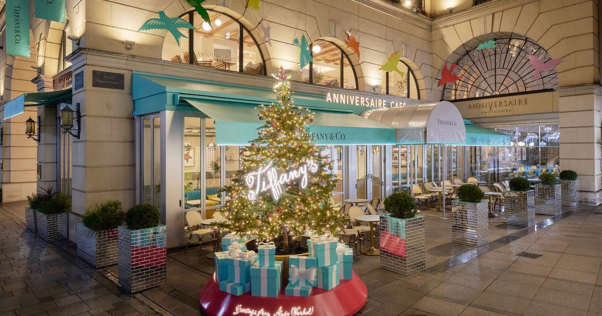 wwd_jp's tweet photo. 【話題記事】「ティファニー」がクリスマス限定のカフェとポップアップを表参道にオープン
https://t.co/ubZom5VplL https://t.co/fgjIRPr5BQ