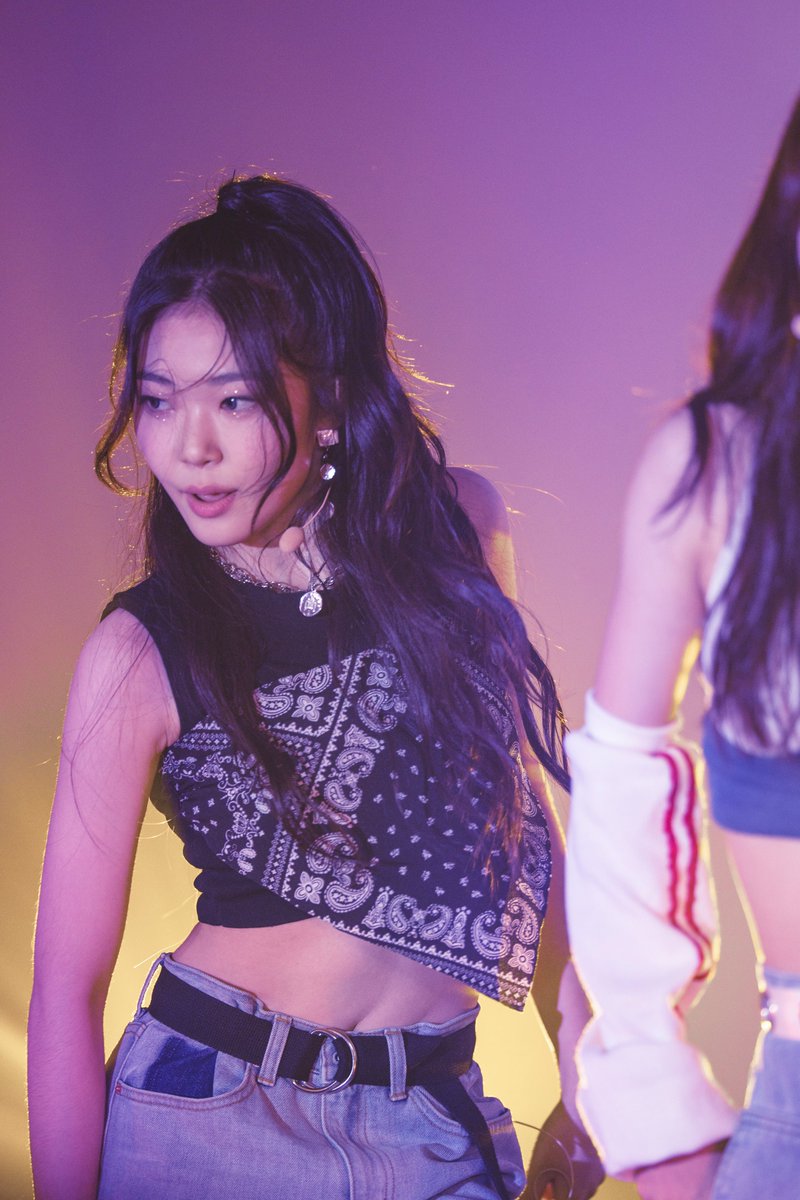 SMUniverse_kor's tweet photo. Pre-SMU 과정을 통해 만들어진 걸그룹 Unis(z)의 Showcase 무대
#조수정 #김라희 

-

Showcase performance pics of girl group Unis(z) created through the Pre-SMU program
#SUJEONGCHO #RAHEEKIM
#SMUNIVESE #SMU #PRESMU #VOCAL #DANCE https://t.co/IYSaV5gXlO