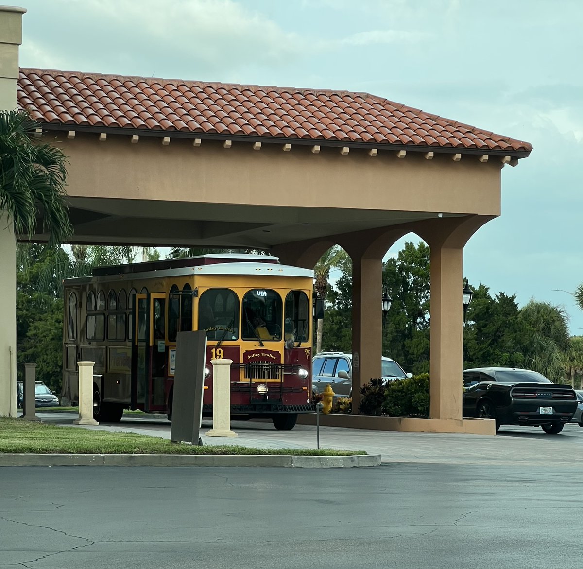 sandkeyresort's tweet photo. Where should we go? #ClearwaterJolleyTrolley at #SheratonSandKeyResort #ClearwaterBeach https://t.co/AswVmt1gVY