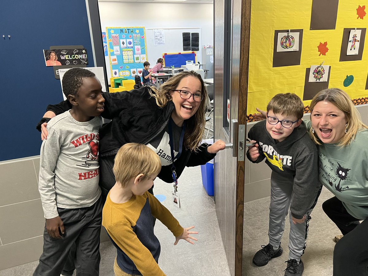 When you get a visit from <a href="/MckayleeW_SLP/">McKaylee Weishuhn</a> and some kiddos showing gratitude and it turns into a fantastic group pic!!  Thank you Ms. Weishuhn for everything you do!! We had a fantastic start to the day because of you!!  #hammfam #hammelem