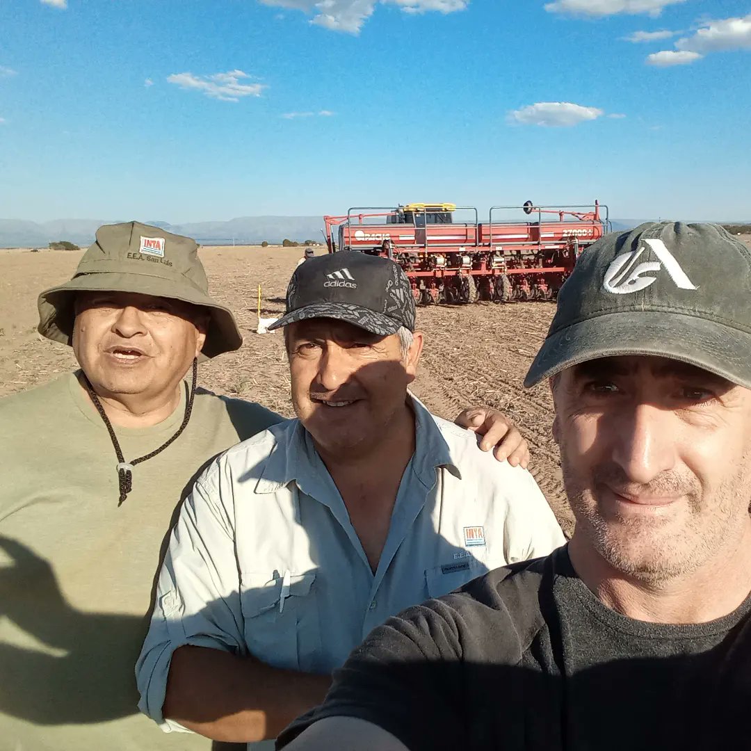 mgbongio's tweet photo. Y 85 años después el algodón volvió al barrio
Siembra Ensayo de variedades 2022-23
#donandres
@FICAUNSL
@INTAsanluis 
@WalterViegener
@GensusArg 
@Octa_Inga 
@MauricioTcach https://t.co/KEx3xLMplO