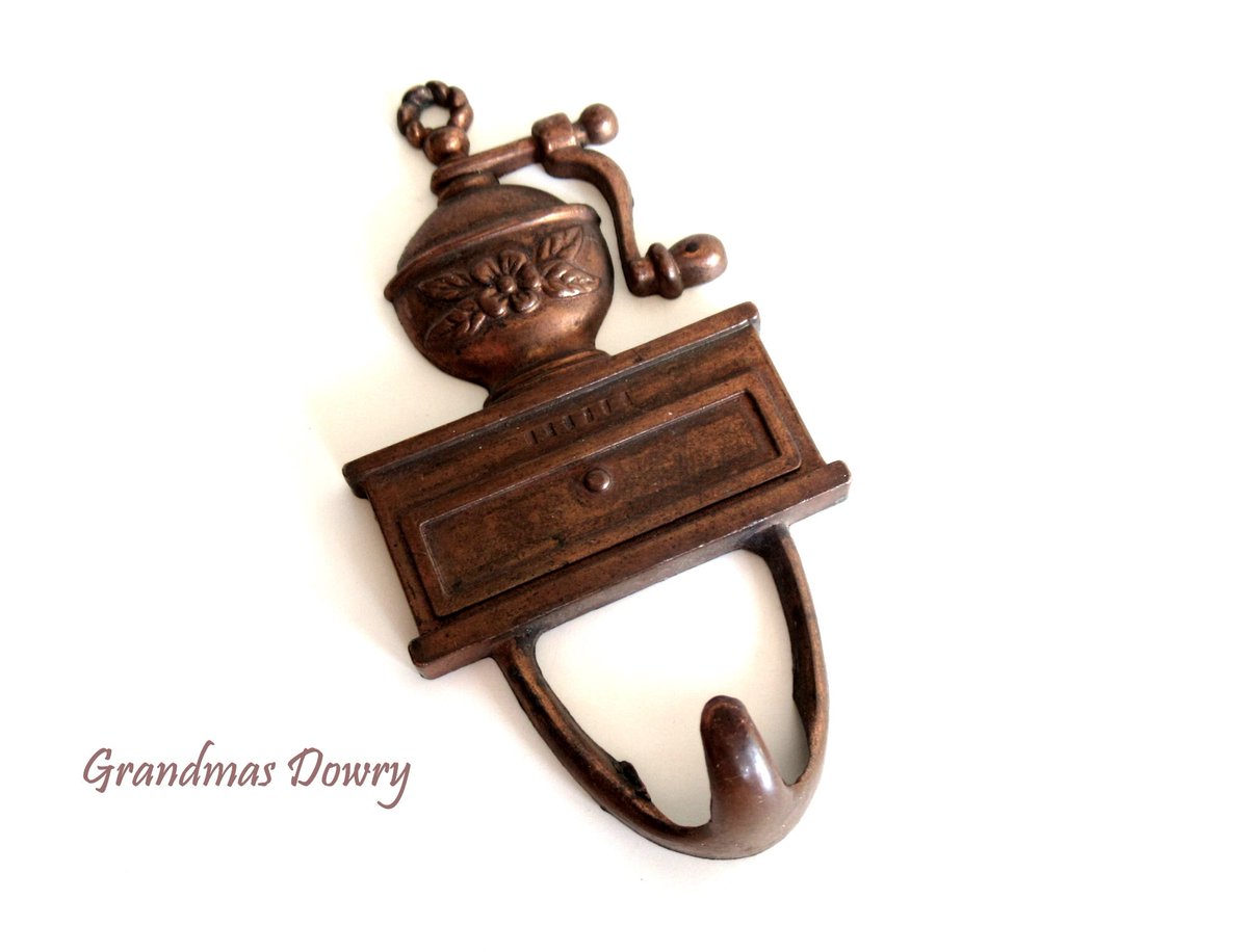chestnutcrochet's tweet photo. Sharing for Monica Zel on Etsy
Really love this, from the Etsy shop GrandmasDowry. https://t.co/YrpCsyKxKW #etsy #vintagehook #coffeegrinder #kitchentowelholder #towelhook #towelrackhook #kitchenhook #walldecor #copperhook #hangerforutensils https://t.co/oFaCazvjfn