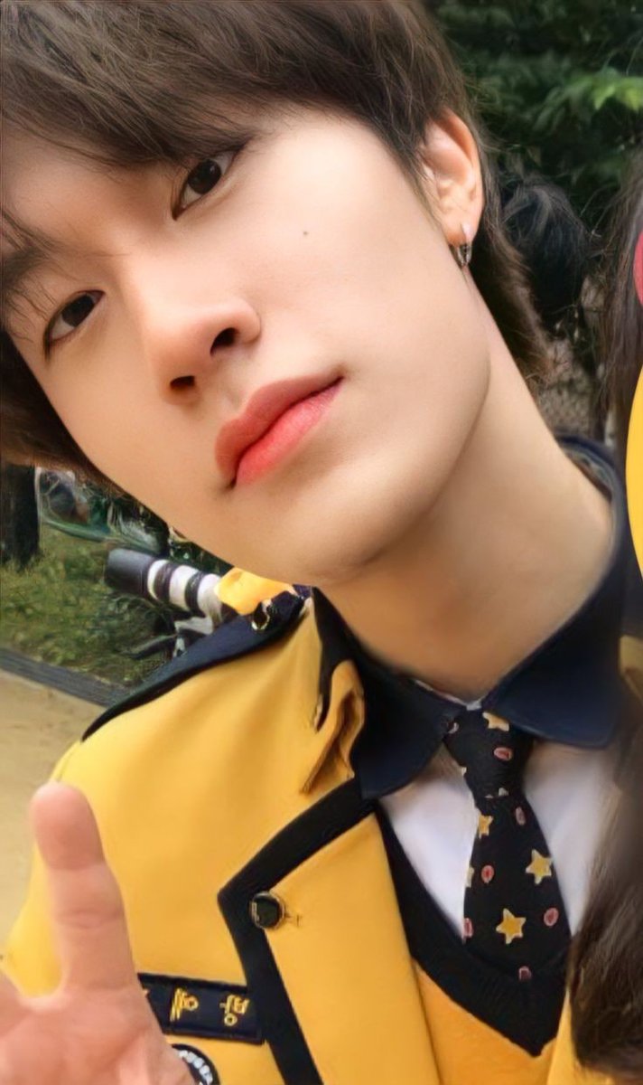 bangnana_dami's tweet image. 얼굴이 진짜 너무 설레게 이목구비가 다 또렷하고 잘생김🤤심지어 턱선,목선도 예술👍예담이 실물이 더 잘생겼다고 말하는 이유가 카메라로 보여지는 것보다 입체감이 더 느껴져서일듯! 이 사진보니  뭔가 왜 그런지 알것같은 느낌!!! 결론은 내가 많이 사랑한다잉ㅋㅋㅋ😆🥰🥰🥰
#방예담 #BANGYEDAM