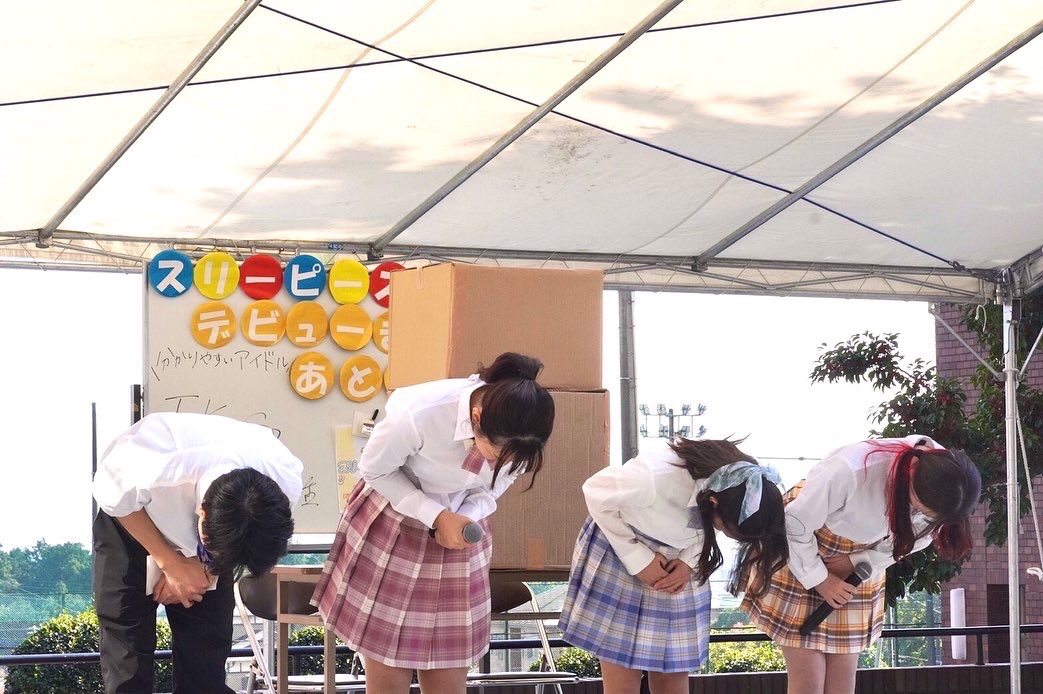 sanno_act's tweet photo. 瑞木祭公演「路線変更」&amp;産能ラジオ、無事終了いたしました！😻💙

初の野外公演とラジオ公開収録、初めての事だらけで劇団員一同ドキドキの学祭期間でした。
瑞木祭を通じてたくさんの方に作品をお届けできたことが本当に嬉しいです。

今後とも劇団コップふきの応援を宜しくお願いいたします！📣 https://t.co/JuG7d15nxu