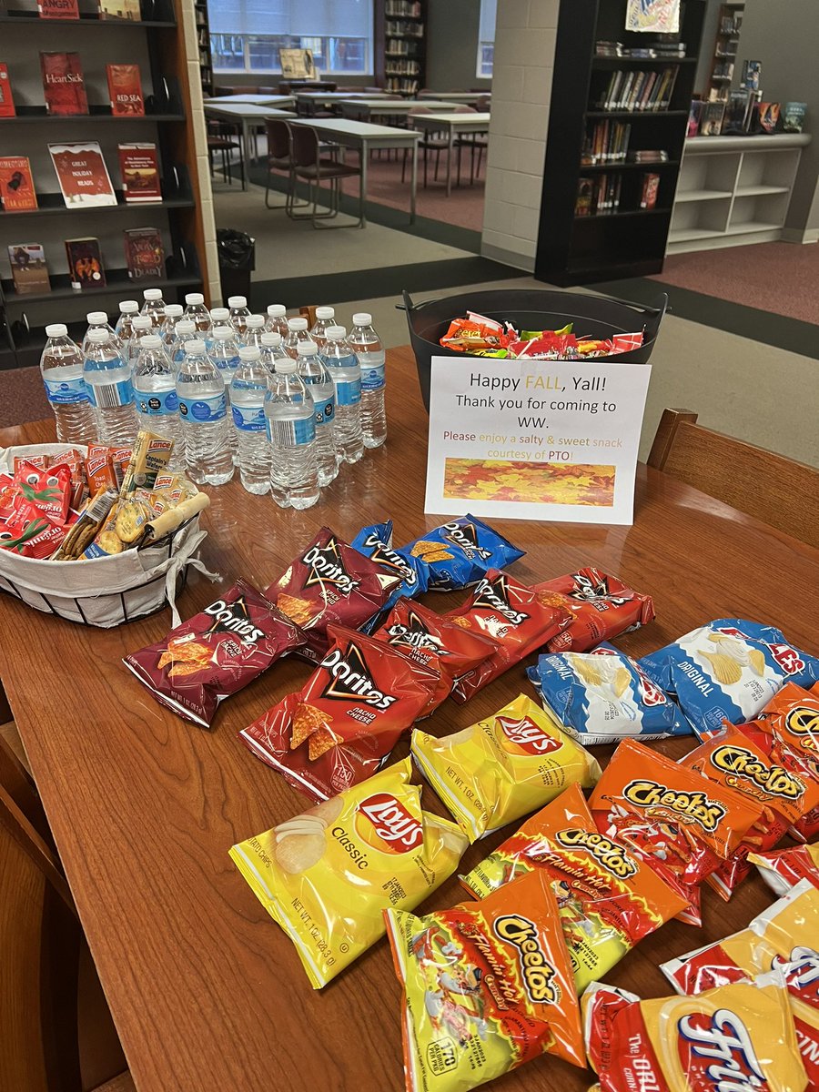studentofedu's tweet photo. Today our workshop Wednesday was all about classroom management. Teachers completed a jigsaw activity, reading different articles & meeting with groups to compare/contrast ideas on how to best manage student behavior. Thanks @JMRHSPTSO for the snacks. #jayrob #expectexcellence https://t.co/Fgisstsebf