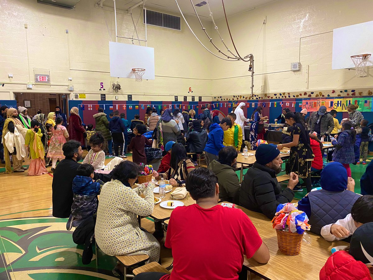 Howell Road’s Multicultural Night🌎💚 <a href="/HowellRoadVS13/">Howell Road Elementary School</a> <a href="/PEBarnick/">Paula Barnick</a> #happeningathowell