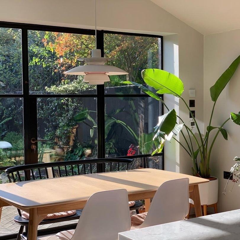 Interior_Deluxe's tweet photo. A lovely home with a breath of nature by @brockleyhouse

Featuring the PH 5 Pendant by Louis Poulsen @louispoulsen
https://t.co/1fAJGRCnVf

#interiordeluxe #interiordesign #interiordesigner #interior #homedecor #architecture #architecturedesign #lighting #lightingdesigner https://t.co/PbRmCnB75l
