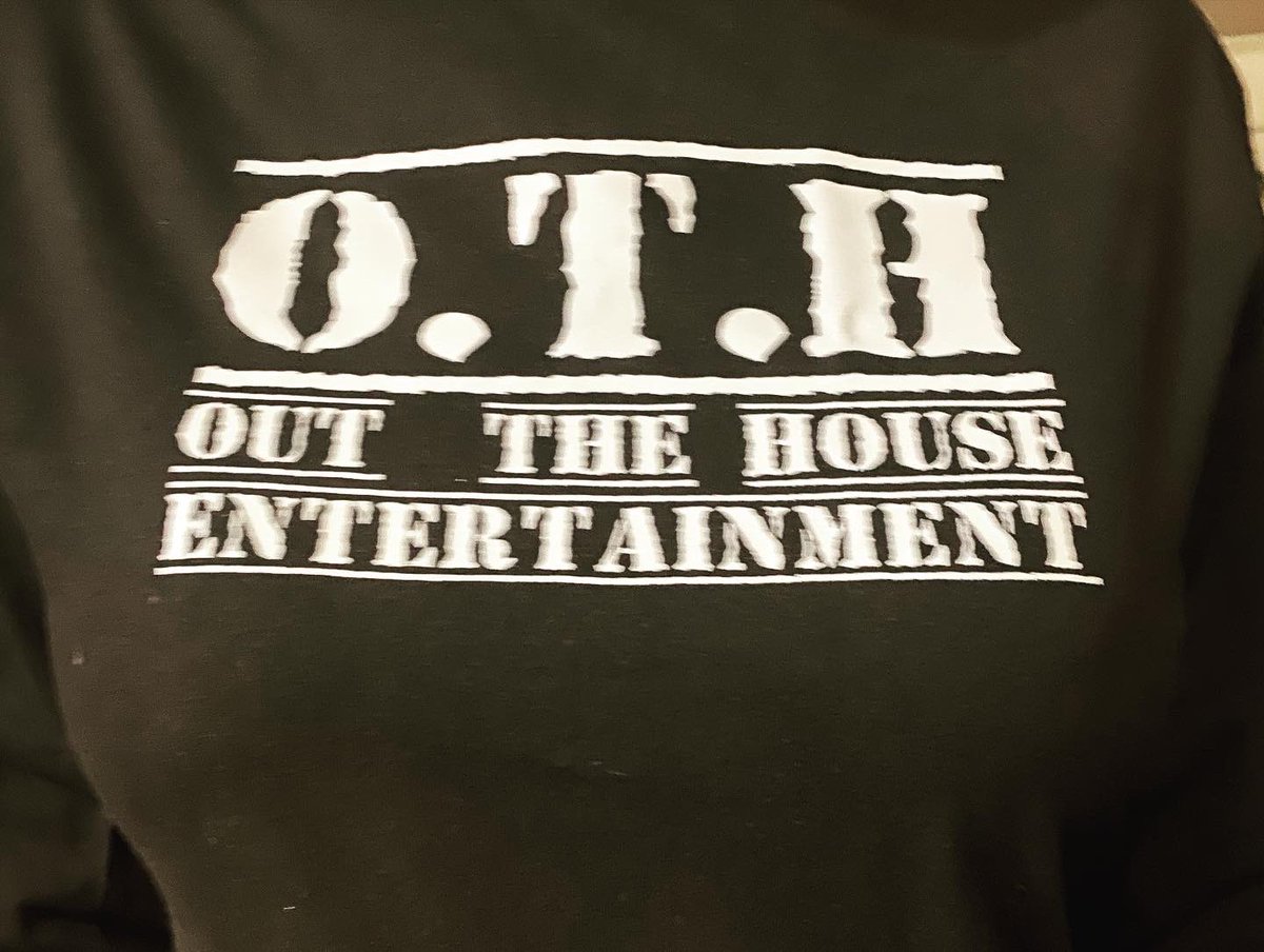 OUTTHEHOUSEENT's tweet photo. First round shipment of our long sleeved O.T.H shirts. Check out our website to place your order 📦 

https://t.co/c54kHjil40

#marketingstrategy #promotionalproducts #marketingdigital #mtarketing #marketingagency #marketingtips #promotion #promotional #promotionalproductswork https://t.co/AfdtQ9JK0B
