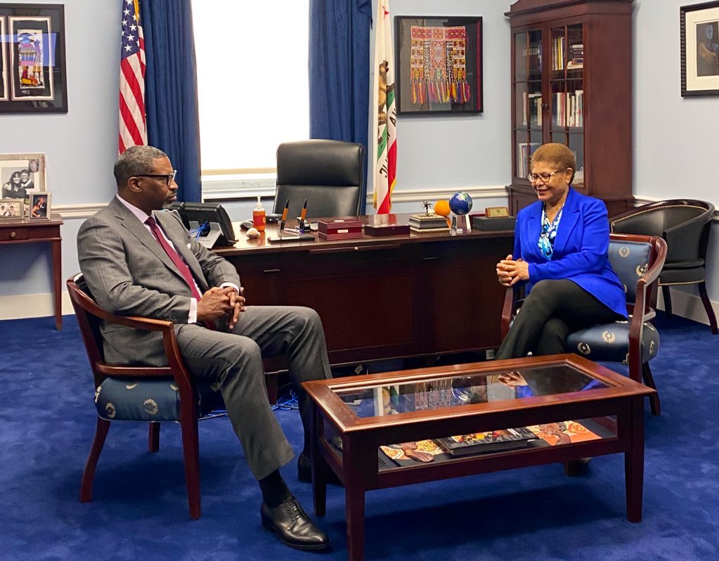 Derrick Johnson tweet media