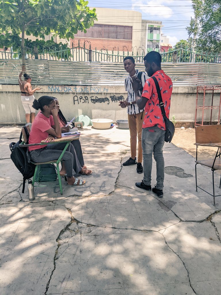 AyitiScience's tweet photo. https://t.co/jvgF6DAwCh

Ki enpòtans rechèch syantifik genyen nan sosyete nou ap viv? Poukisa an Ayiti nou manke valorize sektè sa? Kisa ki ta dwe fèt? 

Ann swiv ansanm ak Ayiti Science Magazine nan ribrik Syans Piblik jodia https://t.co/Zog5iEVPj1