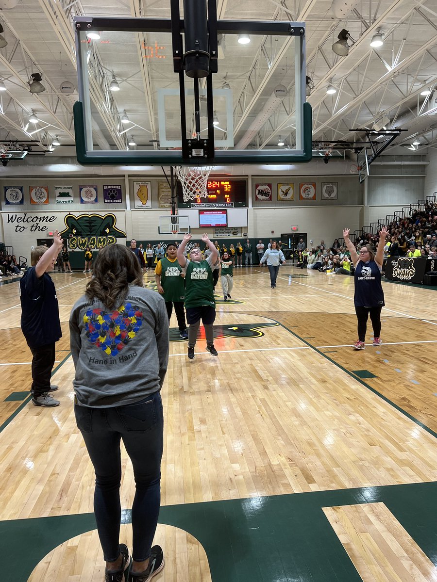 CLSRatliff's tweet image. Today made me SO proud to be a GATOR! To our FLS students, our staff, our cheerleaders, our band, our Buddies, the BEST cheering section around, our friends from @CaryGroveHS and so many more- you made today really special. #CLSEngaged