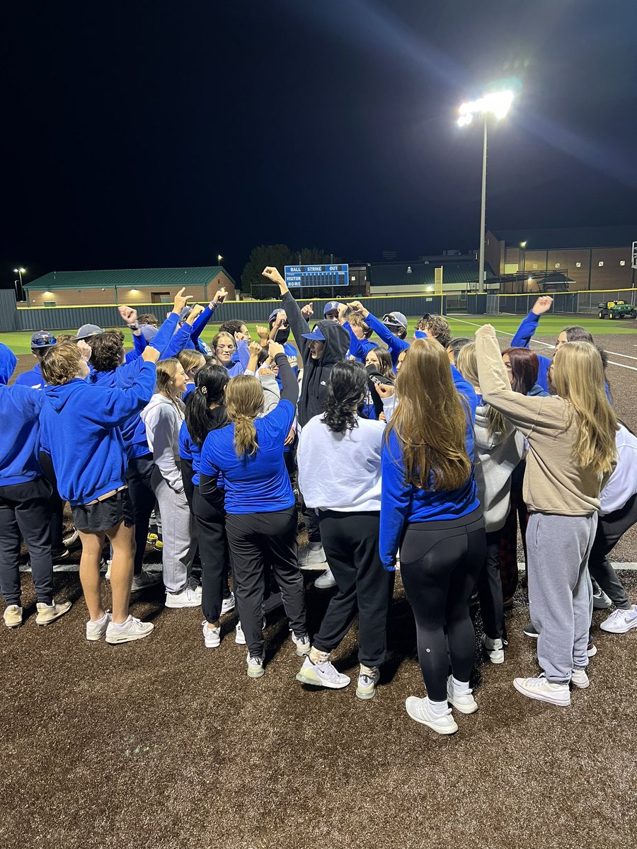 RaccoonSoftball's tweet photo. 1st Annual Friendsgiving Kickball Game! FHS Baseball vs FHS Softball. Thankful for fellowship and friendly competition. 💙⚾️💛🥎 @RaccoonBaseball https://t.co/vO5NJWmkOM