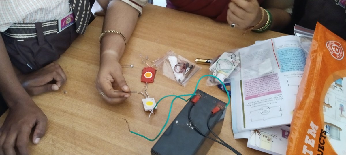 moulanaazad2's tweet photo. Electric current and it's effects..... various metal's and graphite act like switch to glow bulb https://t.co/dOreAA7dS7