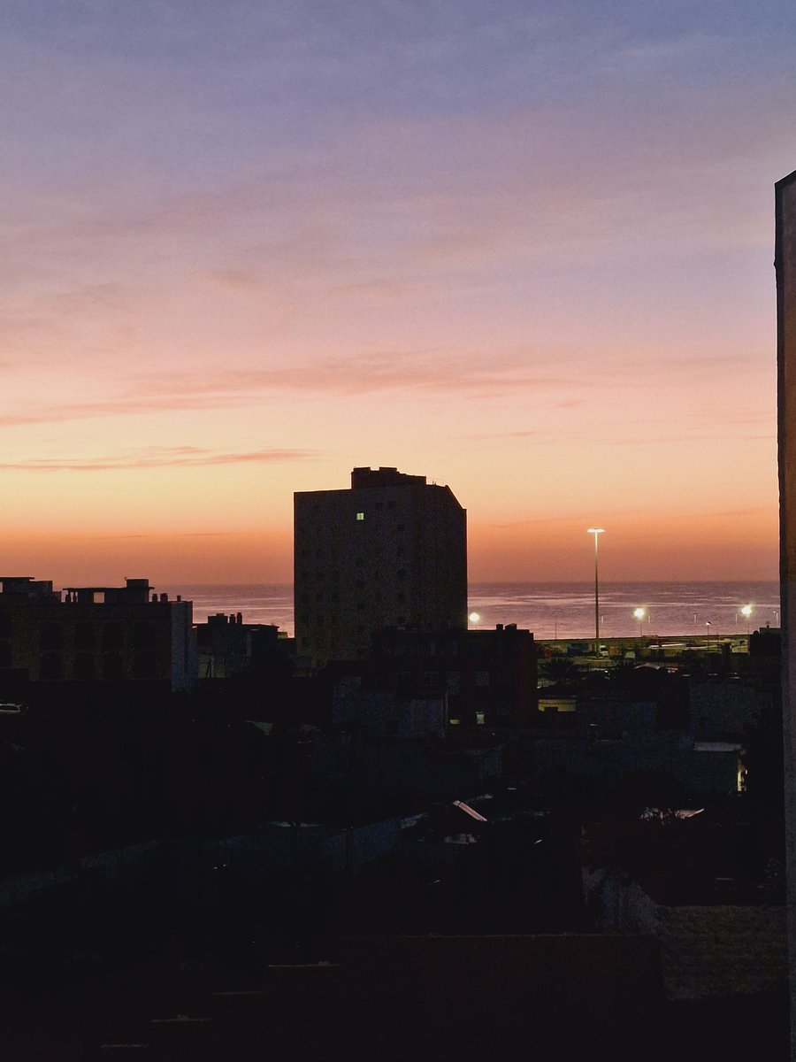 Raquel_Canarias's tweet photo. Esta es la magia de vivir en el paraíso... Ver amanecer así cada día.
#SoyRica
#Fuerteventura https://t.co/sElS4dIKdp