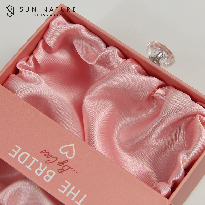 sunnature2003's tweet image. This rigid packaging box with PVC window and crystal handle is customized as packaging for hair extensions, the insert material is satin. Our products are customized for the customers' requirements, the packaging size, color, material are custom. 
#hairbox #wigbox #wigpackaging