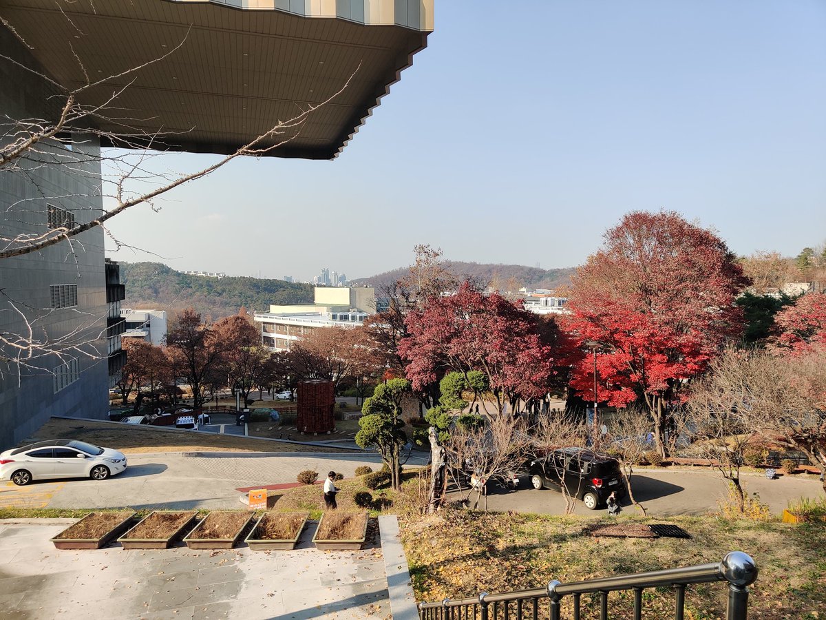 Great time talking science with faculty and students at Seoul National University which is beautifully located in the mountains of Seoul.
