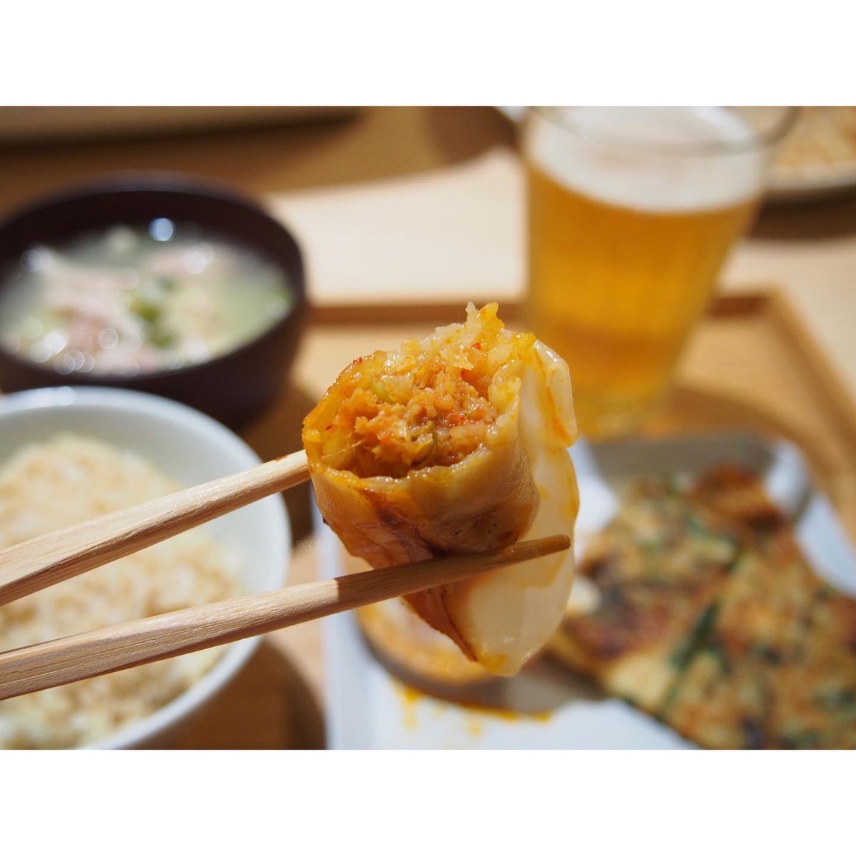 U__haus's tweet photo. #コエタス #PR

#李朝園
#韓国料理
#李朝園通販

3種おかずセット、お試しさせていただきました✨

ジューシーなキムチ餃子
中はモチモチ、外はカリッと食べ応え抜群のニラチヂミ
ブラウンシュガーとシナモンをきかせた濃厚ナッツ餡が大人な甘さのホットック
どれも美味すぎです🥺 https://t.co/m88oT2i4km